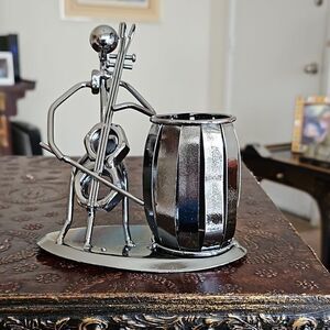 NWOT Metal desktop pen and pencil holder